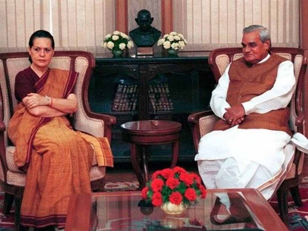 जब सोनिया गांधी का फोन सुनकर भावुक हो गए अटल बिहारी वाजपेयी, कहा— ‘मैं ठीक हूं…’