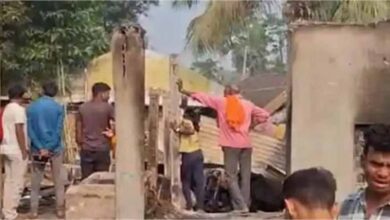 सुपौल में भीषण आग त्रासदी: लपटों ने छीनी भाई-बहन की जान, पूरे इलाके में कोहराम सुपौल में भीषण आग त्रासदी: लपटों ने छीनी भाई-बहन की जान, पूरे इलाके में कोहराम