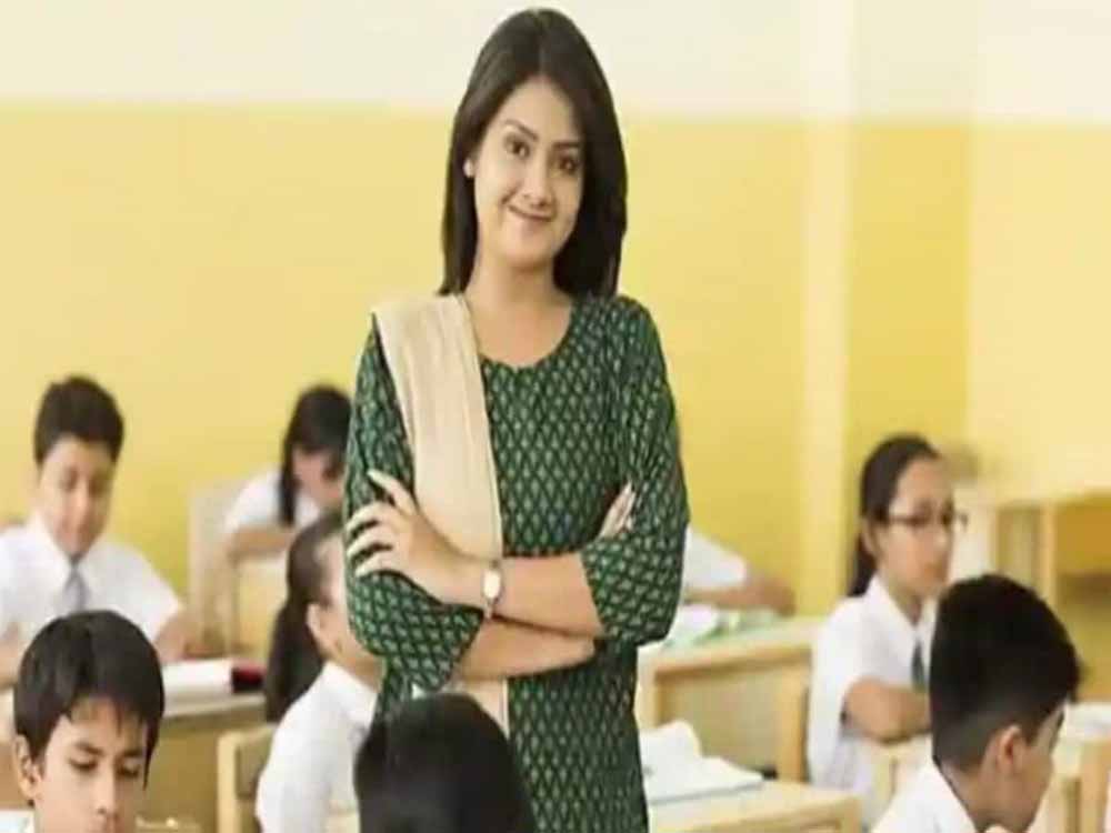 32 हजार प्राथमिक शिक्षकों को बड़ी राहत: हाई कोर्ट ने नौकरी सुरक्षित की