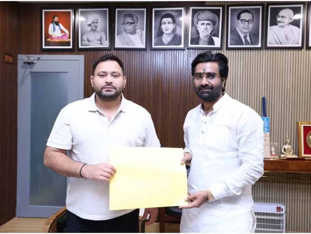 हिस्ट्रीशीटर के साथ विदेश यात्रा पर तेजस्वी यादव? JDU ने डीजीपी से की रमीज की शिकायत हिस्ट्रीशीटर के साथ विदेश यात्रा पर तेजस्वी यादव? JDU ने डीजीपी से की रमीज की शिकायत