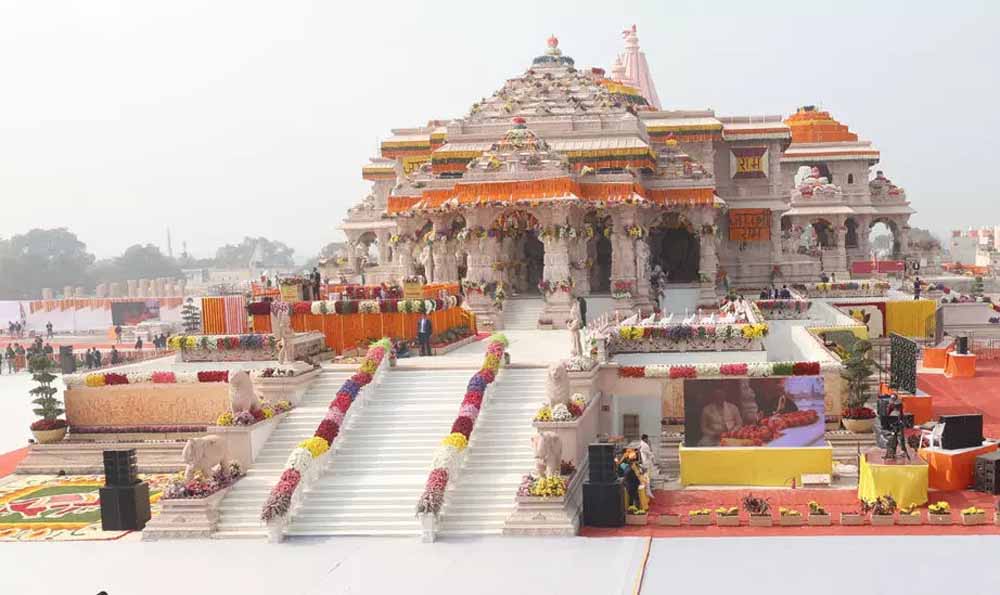 राम मंदिर में प्रतिष्ठा द्वादशी महोत्सव में रक्षा मंत्री राजनाथ सिंह और मुख्यमंत्री योगी आदित्यनाथ की गरिमामयी उपस्थिति