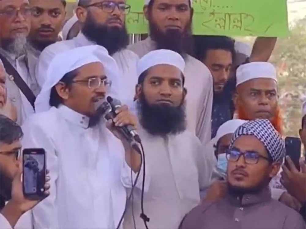 बांग्लादेश किसके कंट्रोल में? आतंकी हारून इजहार का दावा—मंदिरों और हिंदुओं की करेंगे ‘रक्षा’, याचिका खारिज बांग्लादेश किसके कंट्रोल में? आतंकी हारून इजहार का दावा—मंदिरों और हिंदुओं की करेंगे ‘रक्षा’, याचिका खारिज