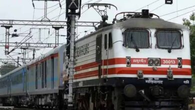 रेल यात्रियों पर महंगाई की मार, रेलवे ने बढ़ाया किराया; स्लीपर से एसी तक जानें नया टिकट रेट