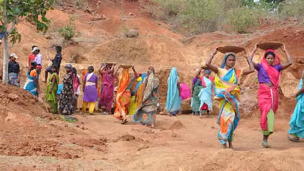 ग्रामीण रोजगार गारंटी में 23 लाख से अधिक महिलाओं को मिला रोजगार ग्रामीण रोजगार गारंटी में 23 लाख से अधिक महिलाओं को मिला रोजगार