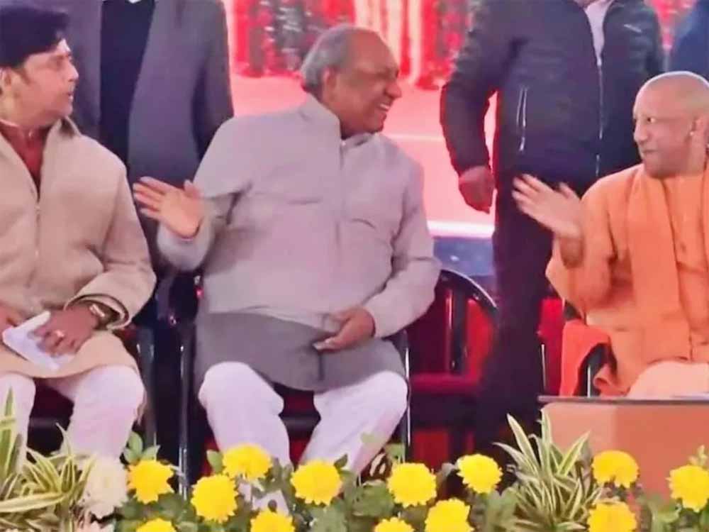 दोनों पक्का कहीं खाने पर मिले होंगे… सीएम योगी ने रवि किशन और संजय निषाद की ली मज़ेदार चुटकी