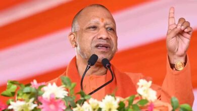 युवा सहकार सम्मेलन:  मुख्यमंत्री ने डीएम वाराणसी व महराजगंज को किया सम्मानित