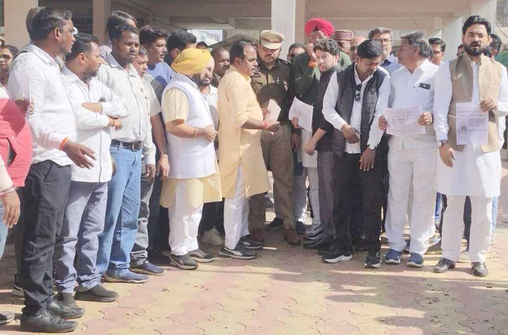 बढ़ते अपराध के खिलाफ कांग्रेस का प्रदर्शन, थानों तक पहुंचे कार्यकर्ता, कानून-व्यवस्था पर साधा निशाना