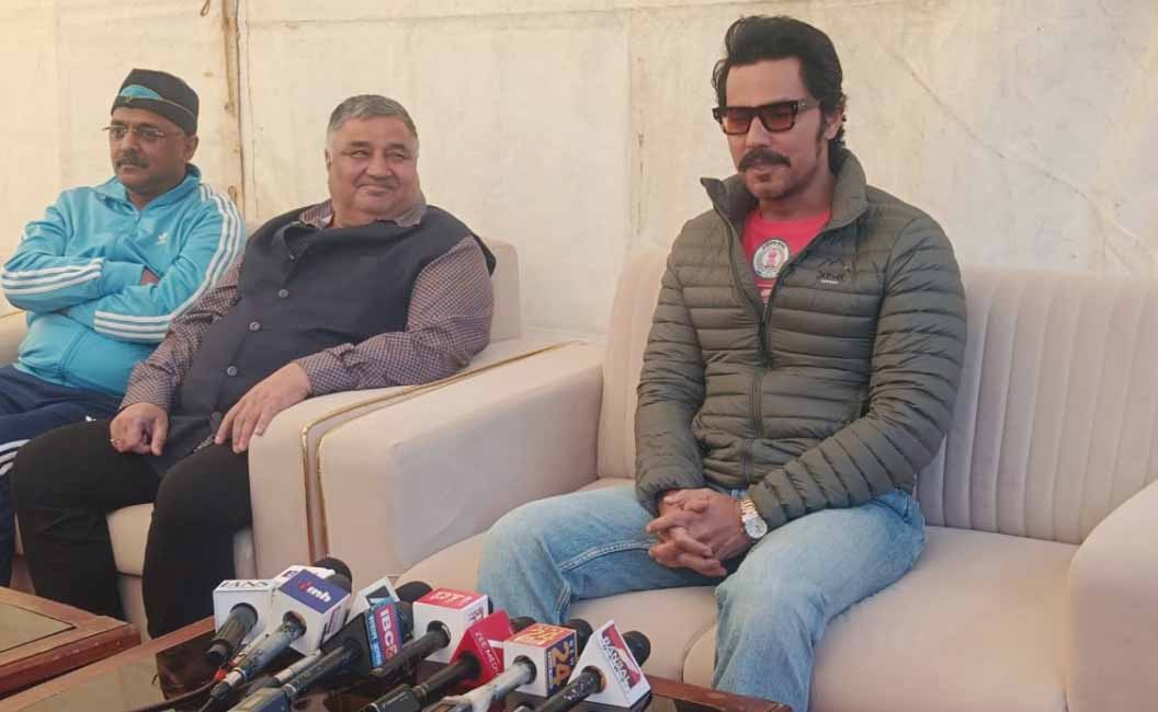 रायपुर पहुंचे एक्टर रणदीप हुड्डा, छत्तीसगढ़ी संस्कृति की जमकर की सराहना