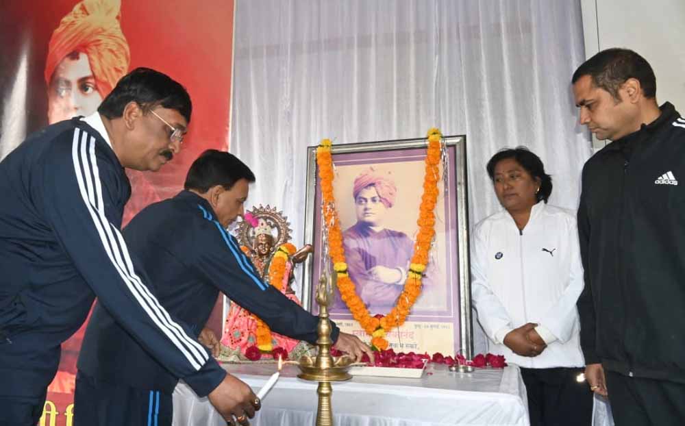 स्वामी विवेकानंद के सिद्धान्तों को अपनाकर सशक्त राष्ट्र के निर्माण में सहभागी बनें युवा : उप मुख्यमंत्री देवड़ा