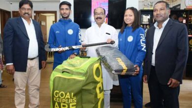 उप मुख्यमंत्री साव ने नेशनल सेंटर ऑफ एक्सीलेंस में परफॉर्मेंस असेसमेंट के लिए चयनित खिलाड़ियों को दिए हॉकी किट