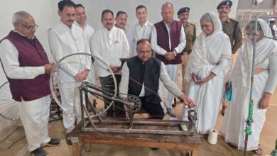 सांसद नवीन जैन द्वारा केन्द्रीय कारागार सागर के हथकर्घा केन्द्र का अवलोकन सांसद नवीन जैन द्वारा केन्द्रीय कारागार सागर के हथकर्घा केन्द्र का अवलोकन