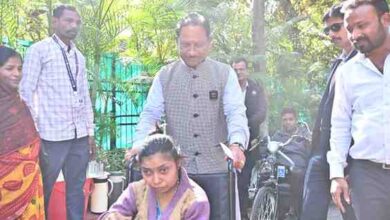 मुख्यमंत्री विष्णु देव साय के निर्देश पर लकवाग्रस्त महिला को तुरंत मंजूर हुए 5 लाख रुपए