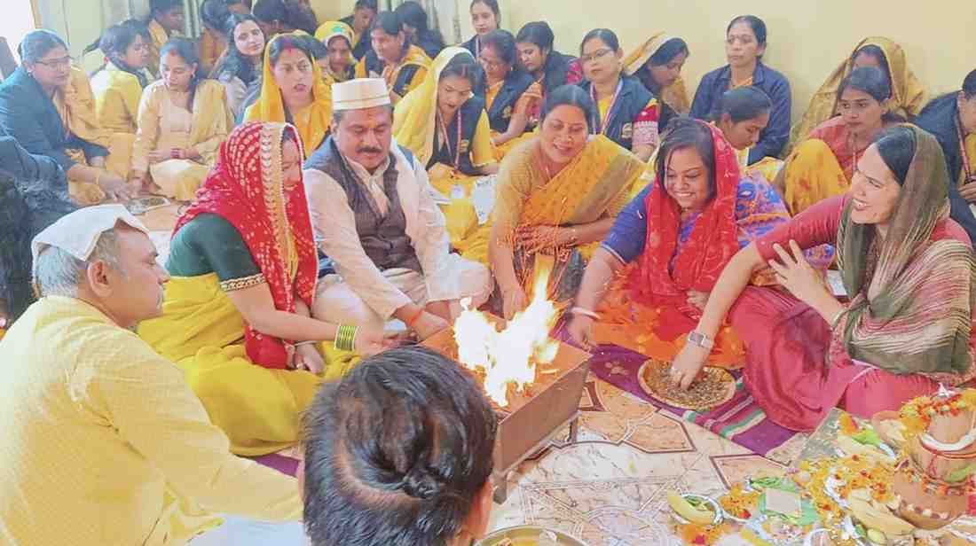 सरस्वती विहार स्कूल में बसंत पंचमी का पर्व मनाया गया