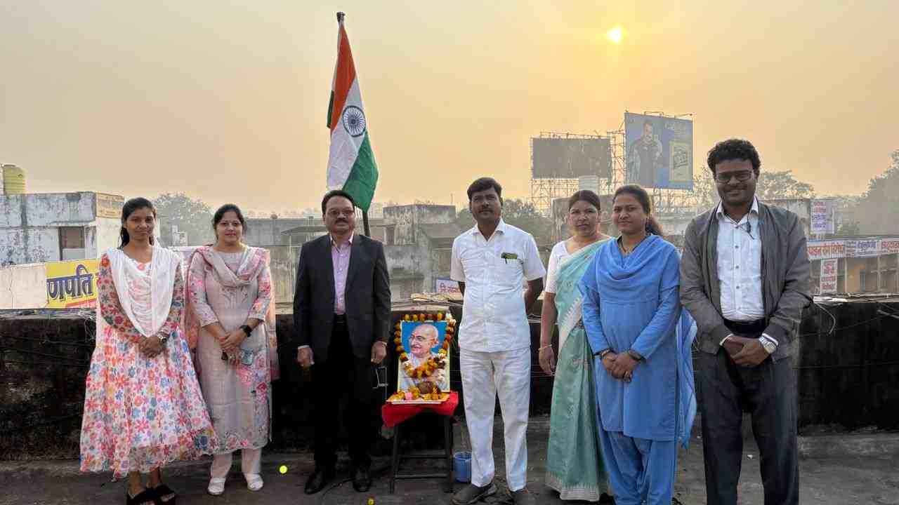 जनसंपर्क कार्यालय में  एम.एस.सोरी ने किया ध्वजारोहण 