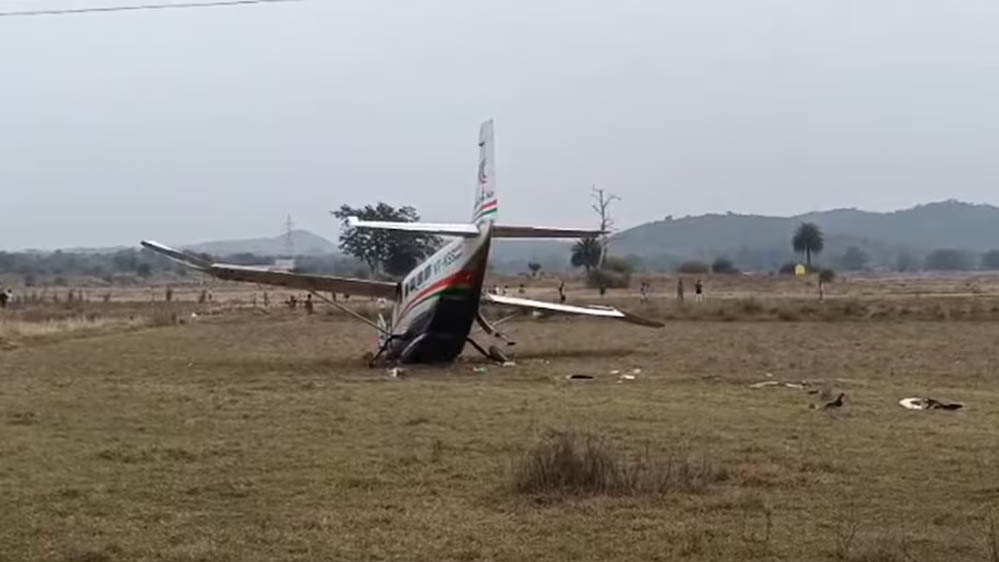 राउरकेला में इंडिया वन एयर का चार्टर्ड प्लेन क्रैश, पायलट को आई गंभीर चोट राउरकेला में इंडिया वन एयर का चार्टर्ड प्लेन क्रैश, पायलट को आई गंभीर चोट