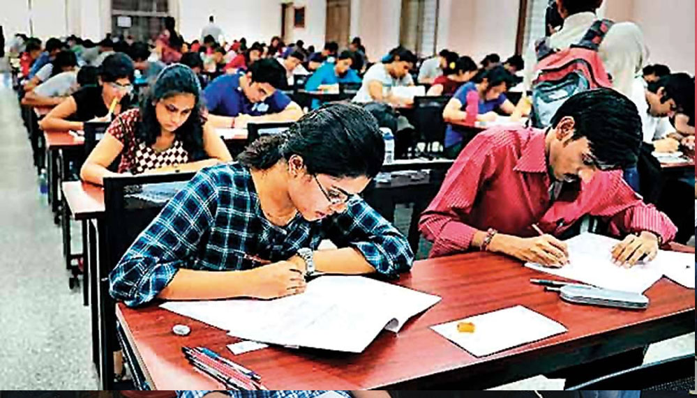 JEE-NEET कोचिंग पर सरकार की सख्ती, तय हो सकती है अध्ययन घंटों की सीमा JEE-NEET कोचिंग पर सरकार की सख्ती, तय हो सकती है अध्ययन घंटों की सीमा