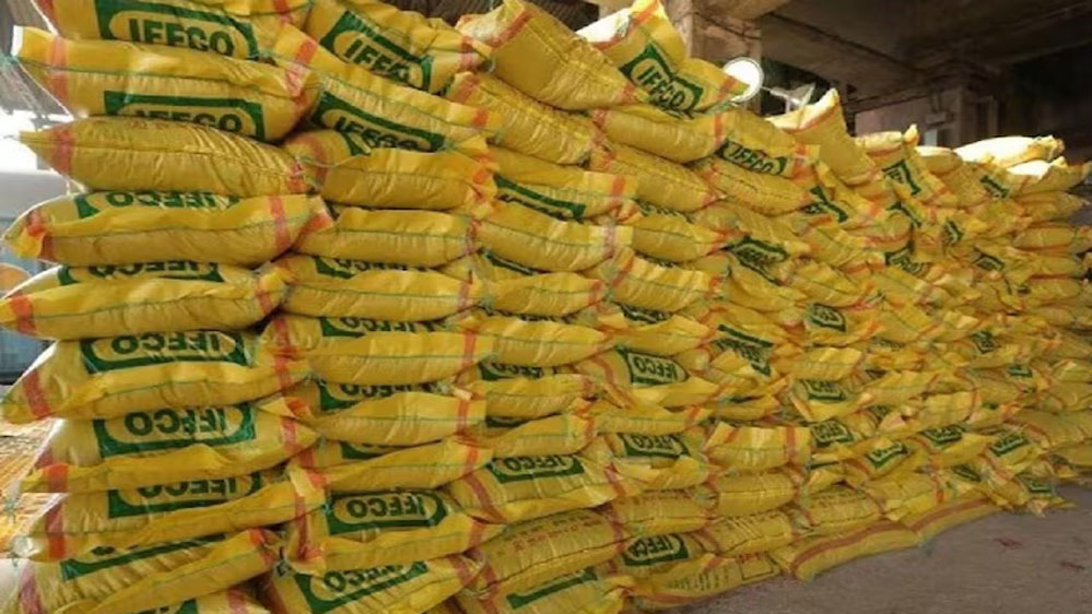 UP में यूरिया के साथ अन्य उत्पादों की जबरन बिक्री पर रोक, कंपनियों के खिलाफ सख्त कार्रवाई का ऐलान UP में यूरिया के साथ अन्य उत्पादों की जबरन बिक्री पर रोक, कंपनियों के खिलाफ सख्त कार्रवाई का ऐलान