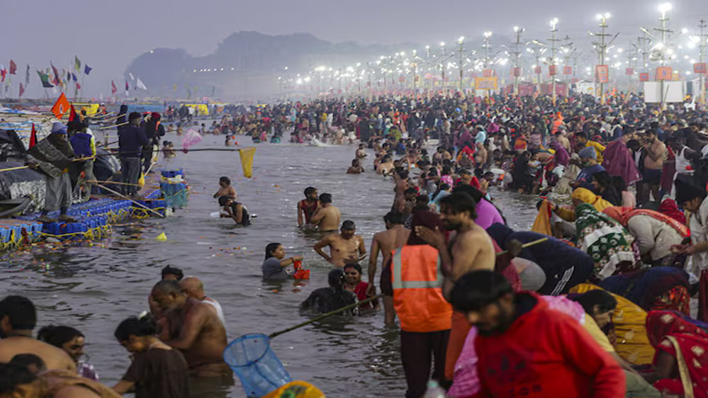 षटतिला एकादशी, मकर संक्रांति स्नान के लिए संगम में उमड़ा आस्था का ज्वार षटतिला एकादशी, मकर संक्रांति स्नान के लिए संगम में उमड़ा आस्था का ज्वार