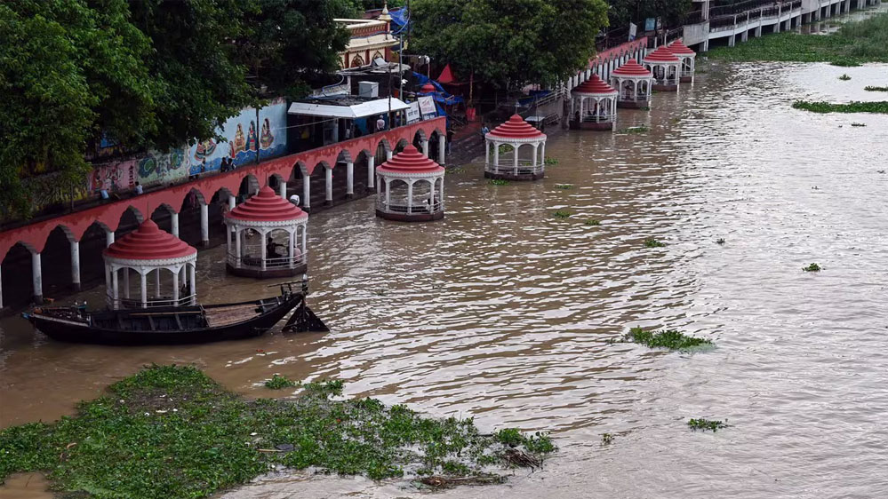 गंगा से ब्रह्मपुत्र-गोदावरी तक खतरे में इलाके, 23 करोड़ लोग डूबने के जोखिम में गंगा से ब्रह्मपुत्र-गोदावरी तक खतरे में इलाके, 23 करोड़ लोग डूबने के जोखिम में