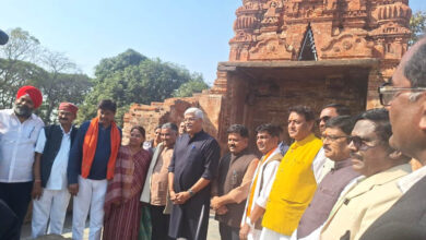 रायपुर : केंद्रीय संस्कृति एवं पर्यटन मंत्री गजेन्द्र सिंह शेखावत ने किया ऐतिहासिक सिरपुर के पुरातात्विक स्थलों का निरीक्षण रायपुर : केंद्रीय संस्कृति एवं पर्यटन मंत्री गजेन्द्र सिंह शेखावत ने किया ऐतिहासिक सिरपुर के पुरातात्विक स्थलों का निरीक्षण