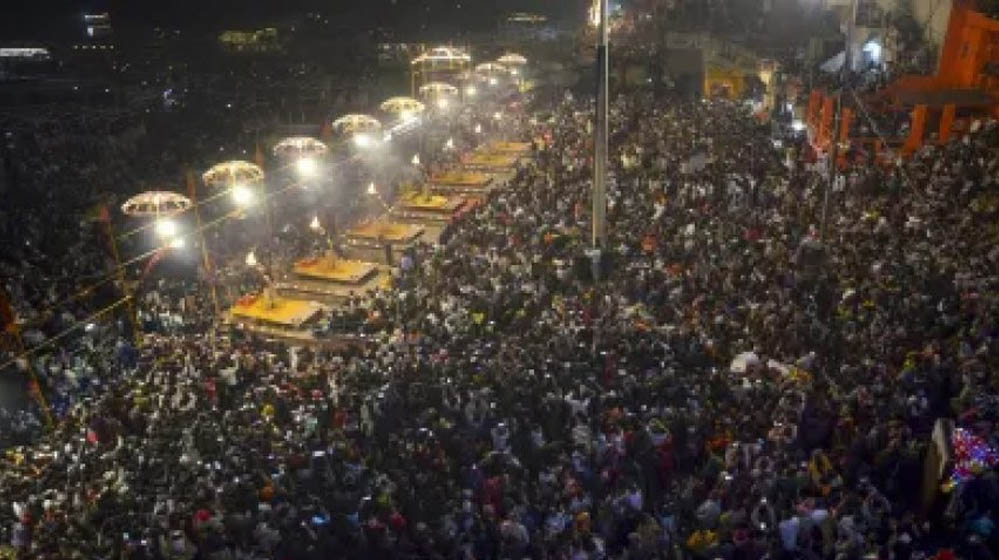 नए साल पर एमपी के मंदिरों में श्रद्धालुओं की भीड़, महिला क्रिकेट टीम ने महाकाल के दर्शन किए