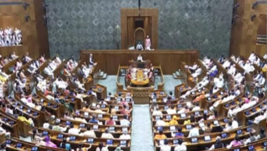 संसद में देरी से पहुंचे सांसद, हाजिरी कटेगी और सैलरी में भी होगी कमी संसद में देरी से पहुंचे सांसद, हाजिरी कटेगी और सैलरी में भी होगी कमी