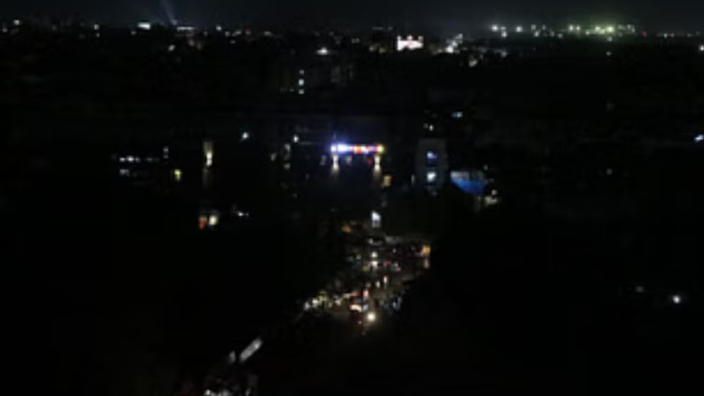 यूपी में आज शाम 6 बजे बजेगा सायरन, बत्तियां होंगी बुझी! जानें ‘ब्लैकआउट’ का पूरा प्लान यूपी में आज शाम 6 बजे बजेगा सायरन, बत्तियां होंगी बुझी! जानें ‘ब्लैकआउट’ का पूरा प्लान