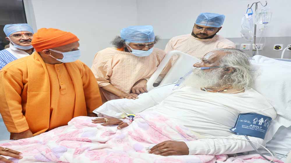 मुख्यमंत्री योगी आदित्यनाथ ने महंत नृत्य गोपाल दास महाराज का जाना हालचाल