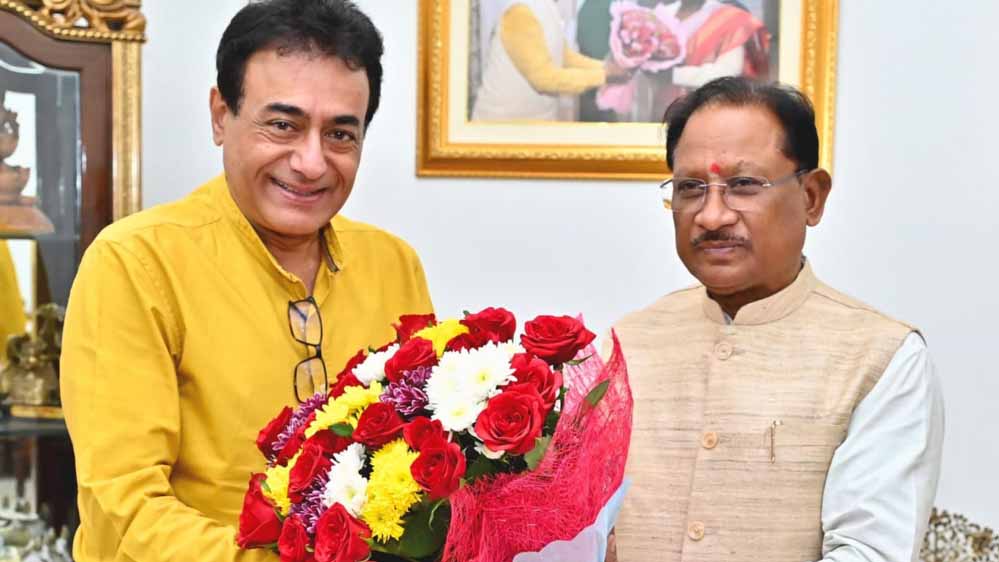 रायपुर : मुख्यमंत्री  विष्णुदेव साय से सुप्रसिद्ध अभिनेता  नीतिश भारद्वाज ने की सौजन्य मुलाकात