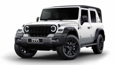 ब्लैक थीम में धमाकेदार एंट्री! बोल्ड लुक के साथ लॉन्च हुई Thar Roxx Star, जानें कीमत ब्लैक थीम में धमाकेदार एंट्री! बोल्ड लुक के साथ लॉन्च हुई Thar Roxx Star, जानें कीमत
