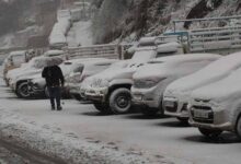 जम्मू-कश्मीर: डोडा में भारी बर्फबारी, जम्मू-श्रीनगर हाईवे बंद, लोगों को घर में रहने की सलाह