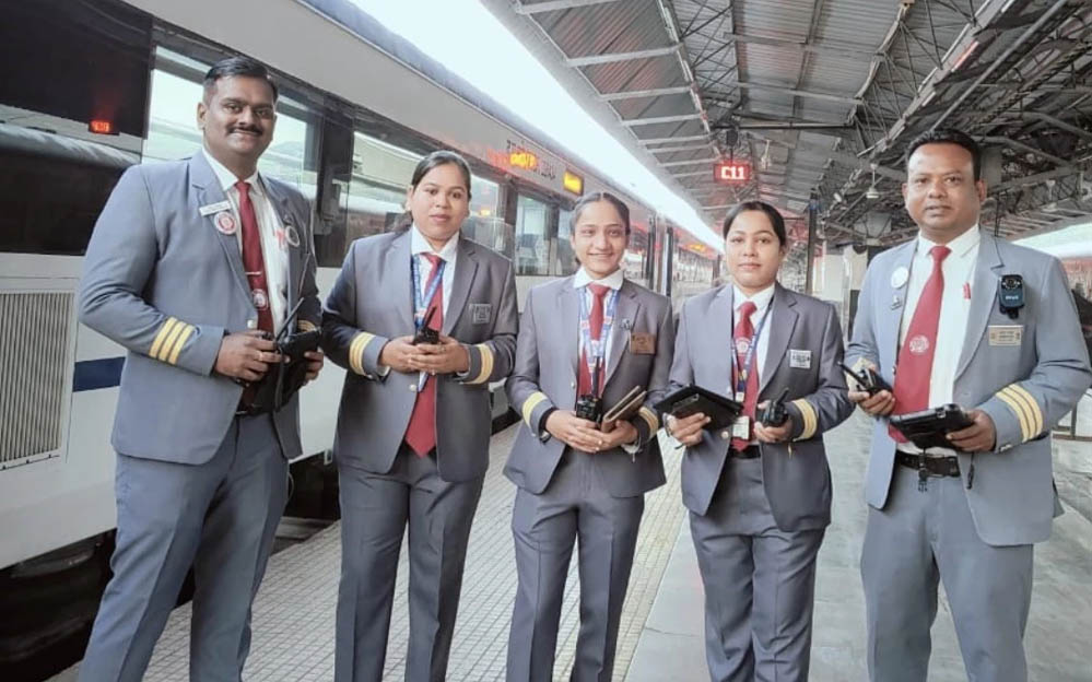वंदे भारत एक्सप्रेस में महिला टीटीई को मिली टिकट जांच की जिम्मेदारी, बिलासपुर रेल मंडल का बड़ा फैसला