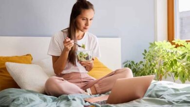 बिस्तर पर की गई ये 6 गलतियां बन सकती हैं दुर्भाग्य की वजह, आज ही छोड़ें ये आदतें