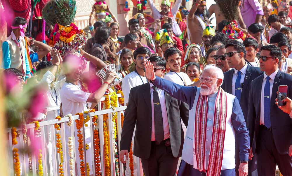 पीएम मोदी बोले— गजनी से औरंगजेब तक सब मिट गए, सोमनाथ मंदिर आज भी अडिग पीएम मोदी बोले— गजनी से औरंगजेब तक सब मिट गए, सोमनाथ मंदिर आज भी अडिग