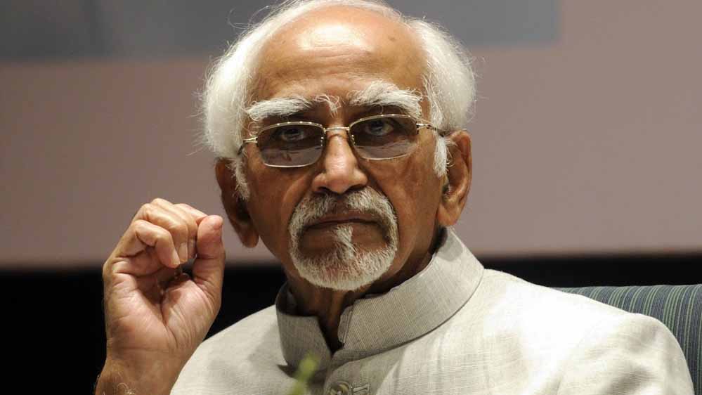 पूर्व राष्ट्रपति हामिद अंसारी के बयान पर बवाल: ‘भारतीय लुटेरा था गजनवी’, BJP ने कांग्रेस पर हमला बोला पूर्व राष्ट्रपति हामिद अंसारी के बयान पर बवाल: ‘भारतीय लुटेरा था गजनवी’, BJP ने कांग्रेस पर हमला बोला