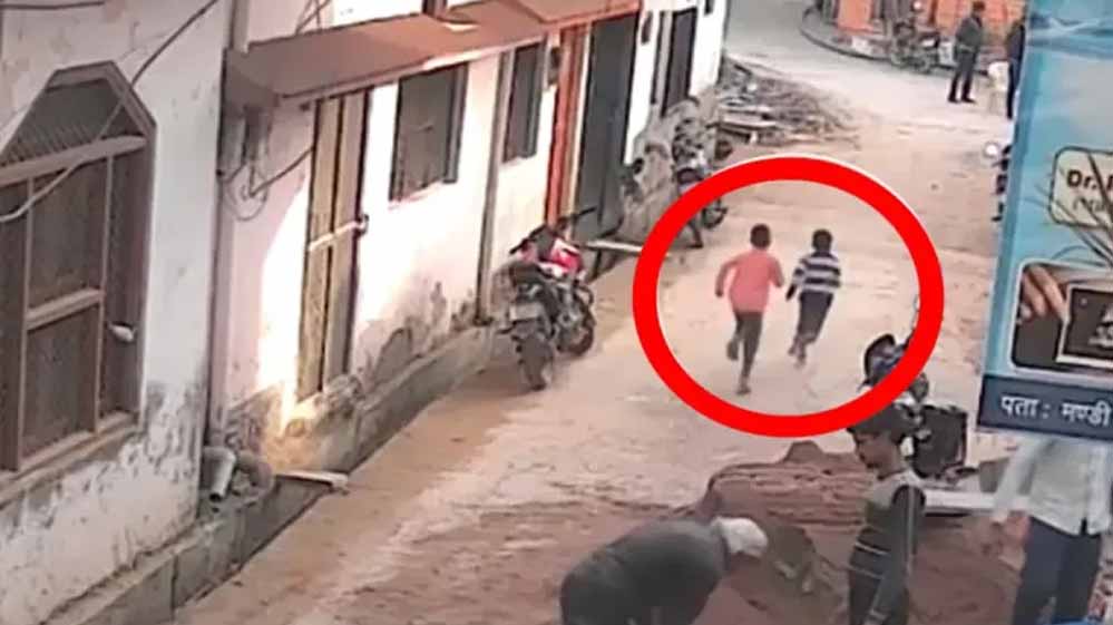 टीकमगढ़ का सनसनीखेज मामला: सेप्टिक टैंक में तैरती चप्पलें, पानी खाली करने पर मिली दो सगे भाईयों की लाशें