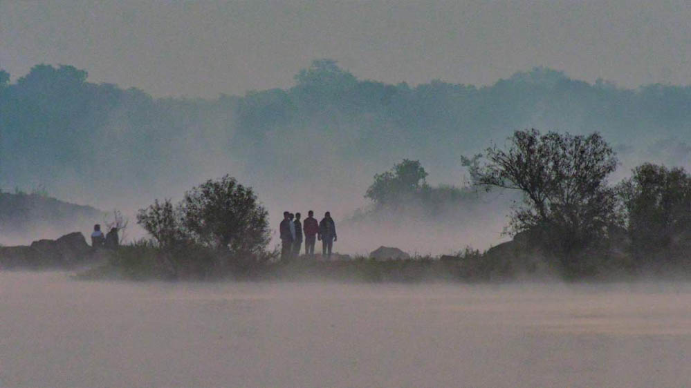 दिल्ली-यूपी में बढ़ी ठंड, पहाड़ों पर बर्फबारी और उत्तर भारत में शीत लहर का कहर दिल्ली-यूपी में बढ़ी ठंड, पहाड़ों पर बर्फबारी और उत्तर भारत में शीत लहर का कहर