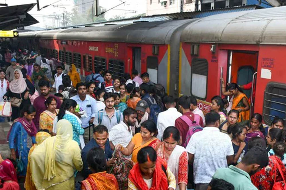 होली के दौरान कंफर्म टिकट की मारामारी! यूपी-बिहार रूट की इन ट्रेनों में सीटें फुल