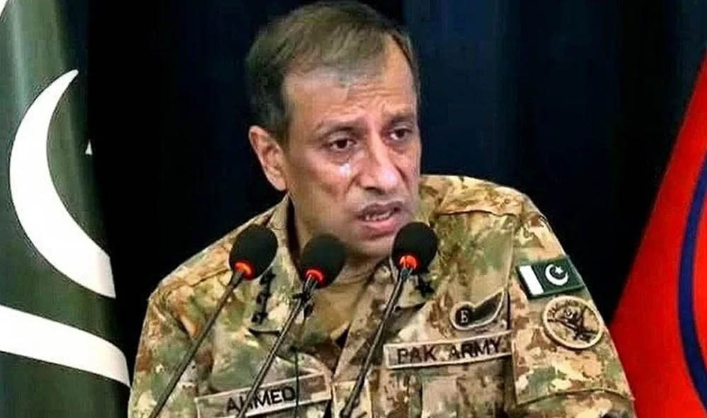 ऑपरेशन सिंदूर के बाद पाकिस्तान सेना ने पेशेवर शिष्टाचार को छोड़ा, प्रेस कॉन्फ्रेंस में चौधरी की जोकरों जैसी हरकतें