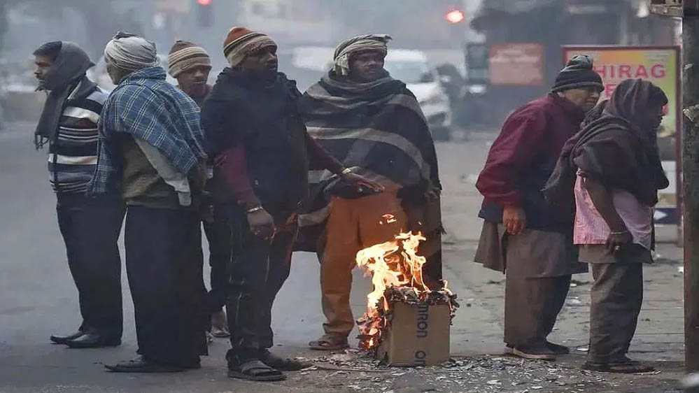 बंगाल की खाड़ी पर बना साल का पहला दबाव, उत्तर भारत में शीतलहर का अलर्ट – राहत कब मिलेगी?