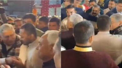 सरस्वती पूजा पंडाल में बेटे को देख मुस्कुराए नीतीश, ललन सिंह बोले- अब इन्हें भी आने दीजिए सरस्वती पूजा पंडाल में बेटे को देख मुस्कुराए नीतीश, ललन सिंह बोले- अब इन्हें भी आने दीजिए