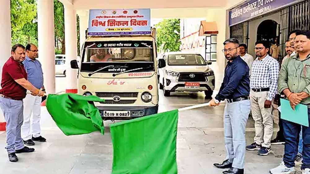 कांकेर कलेक्टर ने मोबाइल मेडिकल यूनिट को हरी झंडी दिखाकर किया रवाना, बेहतर होंगी स्वास्थ्य सुविधाएं कांकेर कलेक्टर ने मोबाइल मेडिकल यूनिट को हरी झंडी दिखाकर किया रवाना, बेहतर होंगी स्वास्थ्य सुविधाएं