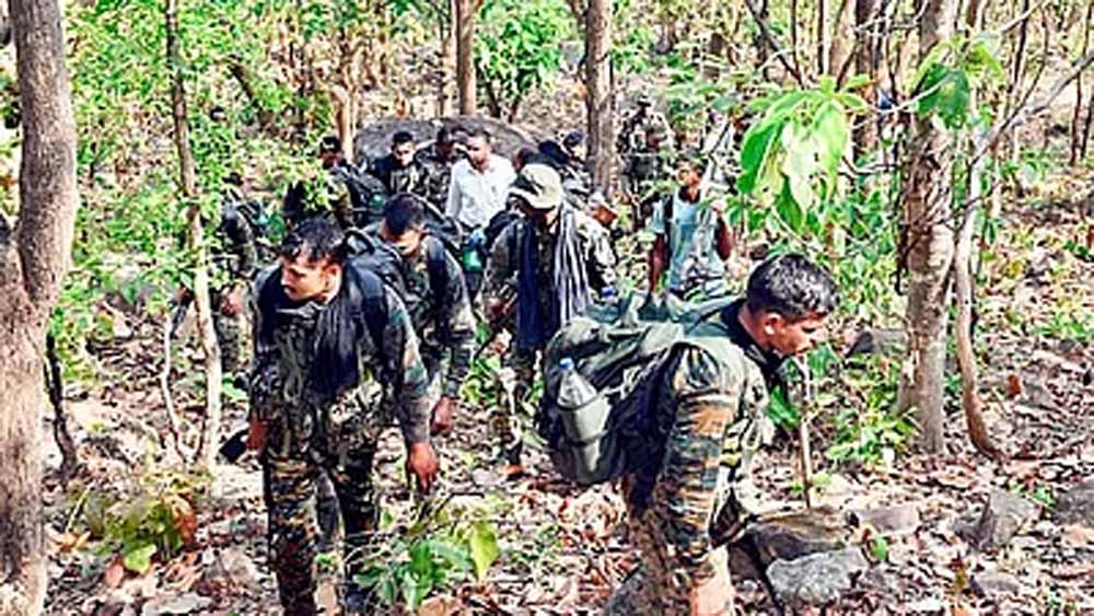 बीजापुर में पुलिस और नक्सलियों में जबरदस्त मुठभेड़, 2 माओवादी ढेर