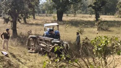 कांकेर में टैक्सी बेकाबू होकर नाले में जा गिरी, दो लोगों की मौत