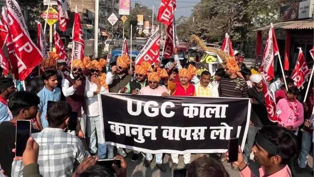 UGC मुख्यालय पर छात्रों का भारी प्रदर्शन, नए कानून को वापस लेने की मांग