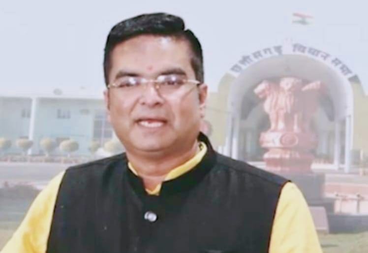 विधायक रिकेश ने अपने कार्यालय में मात्र 1 रूपये में एक्स-रे की सुविधा की आरंभ