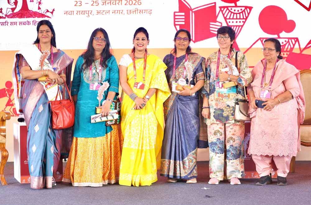 लाला जगदलपुरी मण्डप में महिला लेखन पर विमर्श