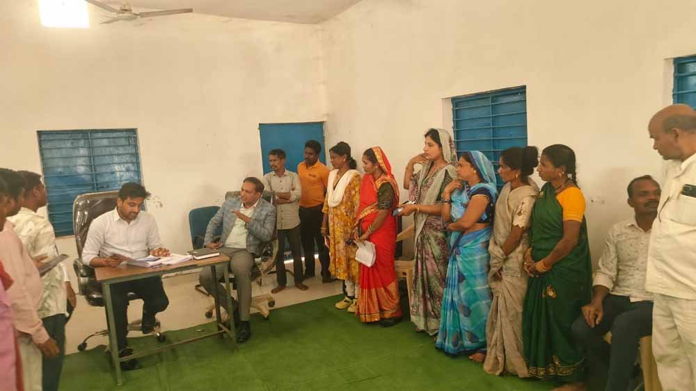 निर्वाचक नामावली के विशेष गहन पुनरीक्षण कार्यों का रोल ऑब्ज़र्वर अभिनव गुप्ता ने किया निरीक्षण निर्वाचक नामावली के विशेष गहन पुनरीक्षण कार्यों का रोल ऑब्ज़र्वर अभिनव गुप्ता ने किया निरीक्षण