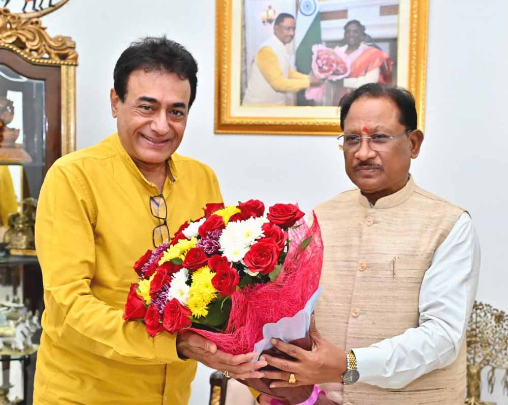 सीएम विष्णुदेव साय से मिले अभिनेता नीतिश भारद्वाज, शिष्टाचार भेंट ने खींचा ध्यान
