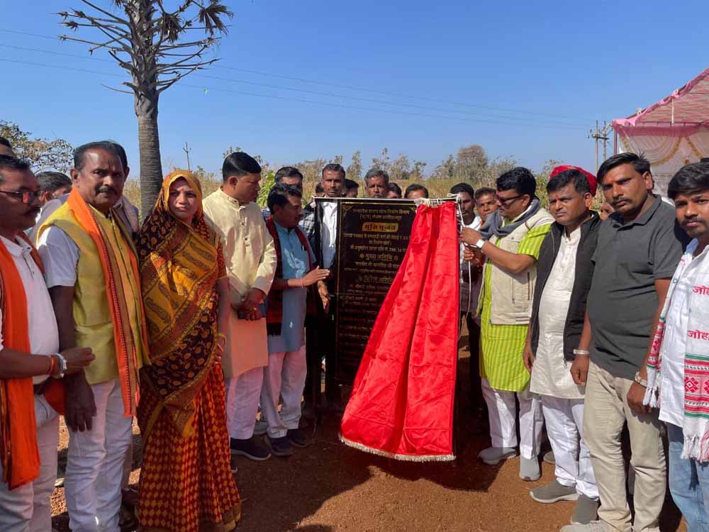 सुदृढ़ सड़क नेटवर्क से गांवों का समग्र विकास संभव: मंत्री चौहान सुदृढ़ सड़क नेटवर्क से गांवों का समग्र विकास संभव: मंत्री चौहान